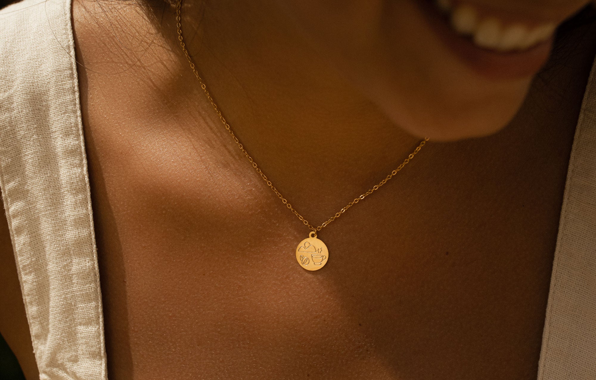 Café en la Montaña Necklace