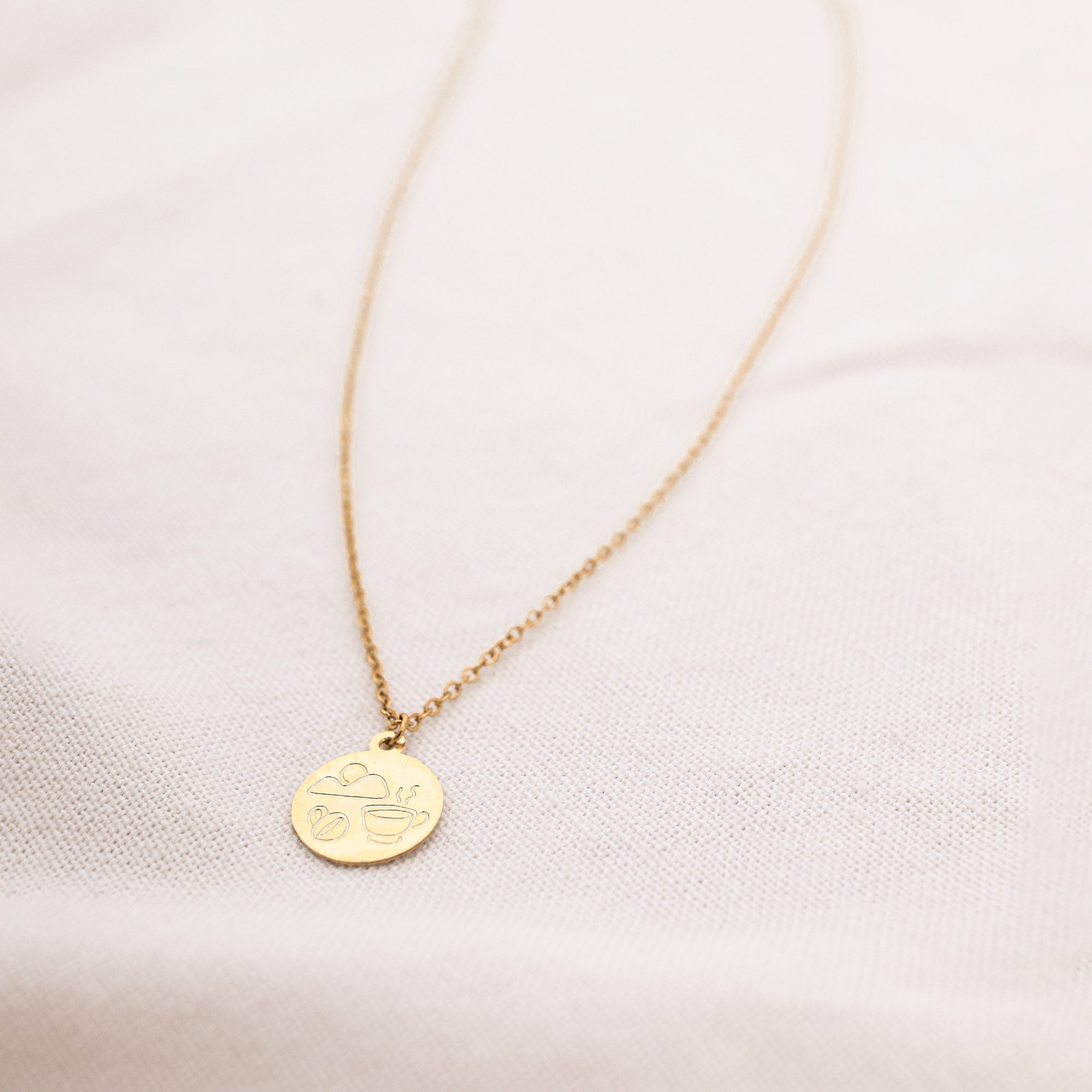 Café en la Montaña Necklace