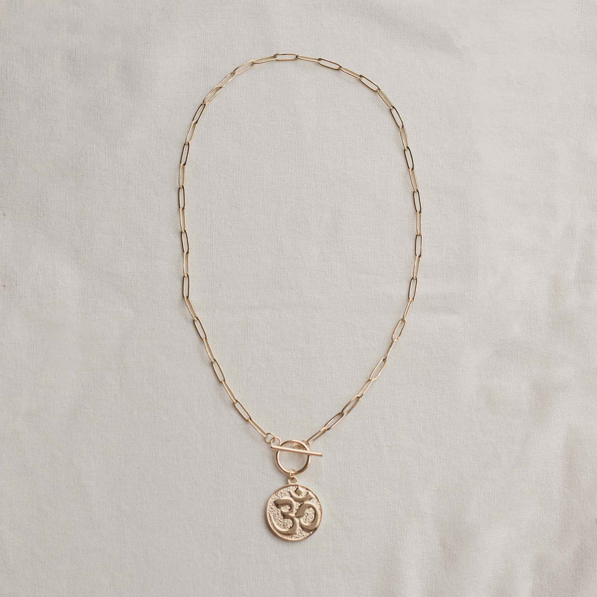 Ohm bulky chain necklace